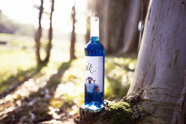 還記得藍(lán)色葡萄酒嗎？現(xiàn)在廠家把彩虹顏色都集齊了